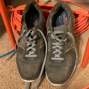 Sketchers shoes